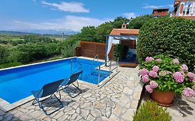 Rustic Apartment Mariva
